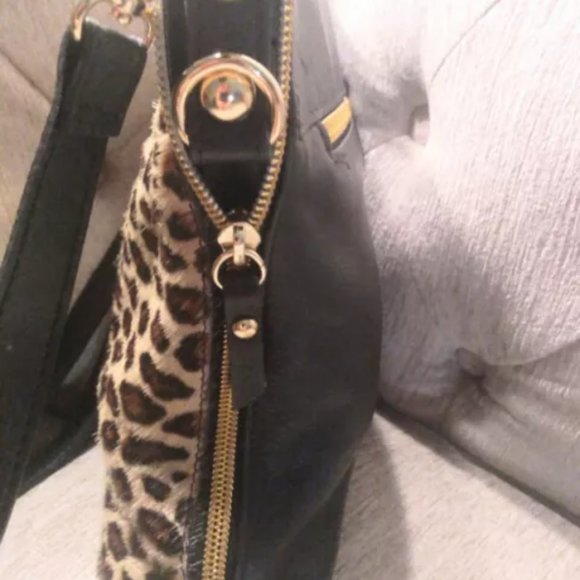 Genuine Leather Valentina Italia Crossbody Purse. - Picture 4 of 7